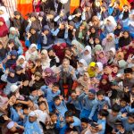 Gembira Belajar Bahasa Inggris Bersama Mr. Robert J. Rose di Sekolah